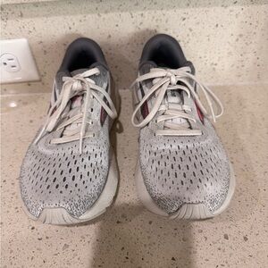 Brooks Ghost 16 Women’s size 8.5